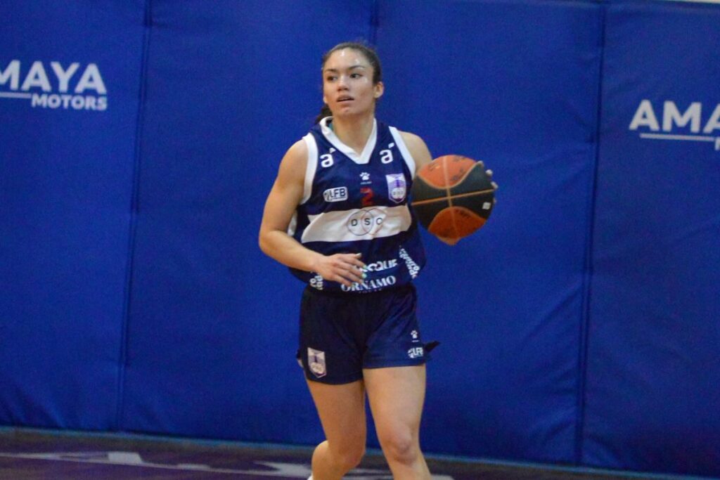 Javiera Campos jugando con Defensor Sporting Club de Uruguay