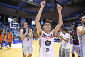 Ignacio Varela Arroyo con el Monbus Obradoiro.