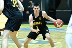 Felipe Inyaco junto a Obras Basket en el debut de la temporada 2024-25 de la Liga Nacional de Argentina.