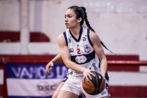 Javiera Campos jugando por Defensor Sporting Club de Uruguay.