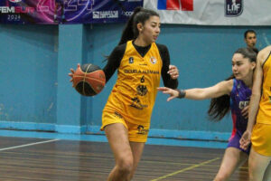 Fernanda Ovalle jugando por Escuela Alemana de Paillaco en la Liga Nacional Femenina.