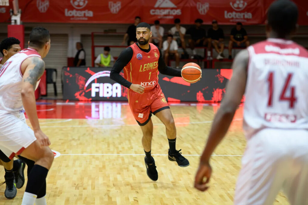 Colegio Los Leones disputando la BCLA 2024-25 en Córdoba.