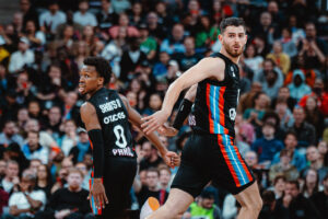 Sebastián Herrera del Paris Basketball jugando en la Euroliga.