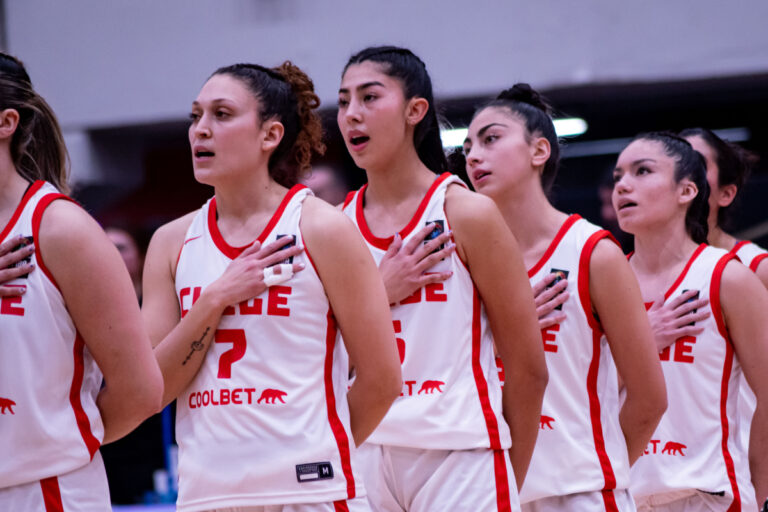 La selección femenina de básquetbol de Chile en el Sudamericano 2024.