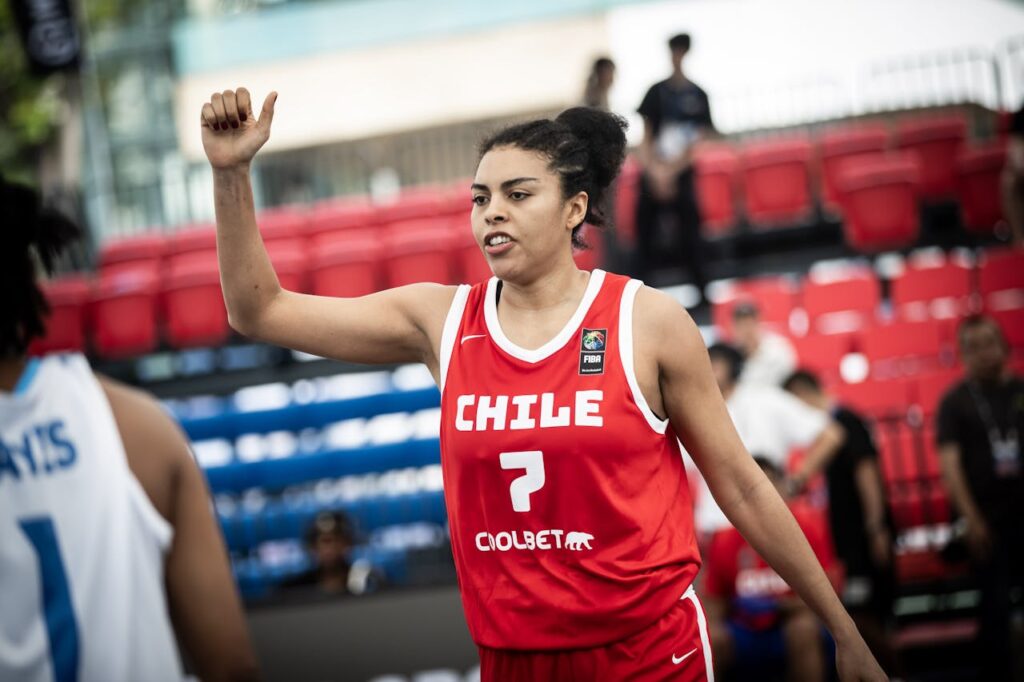 Ziomara Morrison con la selección femenina de basket 3x3 de Chile.