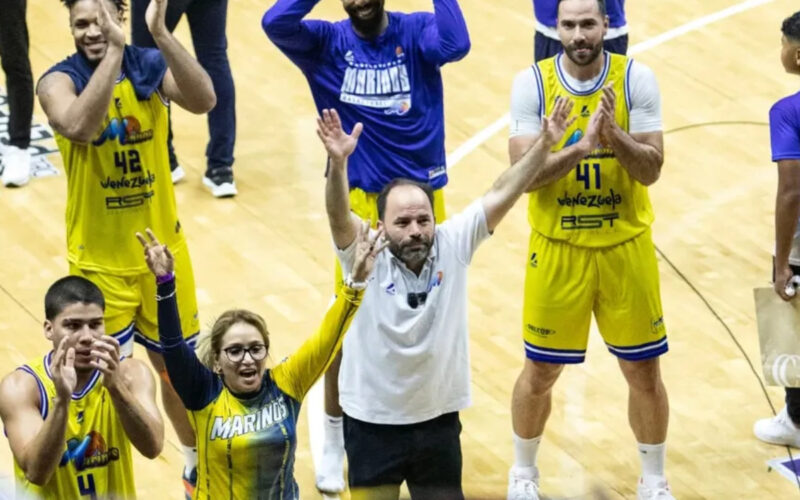 Clauido Jorquera campeón de conferencia con Marinos de Oriente