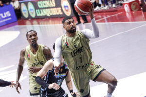 Los Leones vs ABA Ancud en el Juego 5 de cuartos de final en los Playoffs de la Liga UNO 2025.