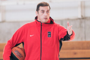 Gustavo Vega, entrenador de la selección nacional de básquetbol 3x3.