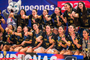 Sportiva Italiana celebra tras se campeonas del Torneo Apertura 2025 de la Liga Nacional Femenina (LNF) de básquetbol.