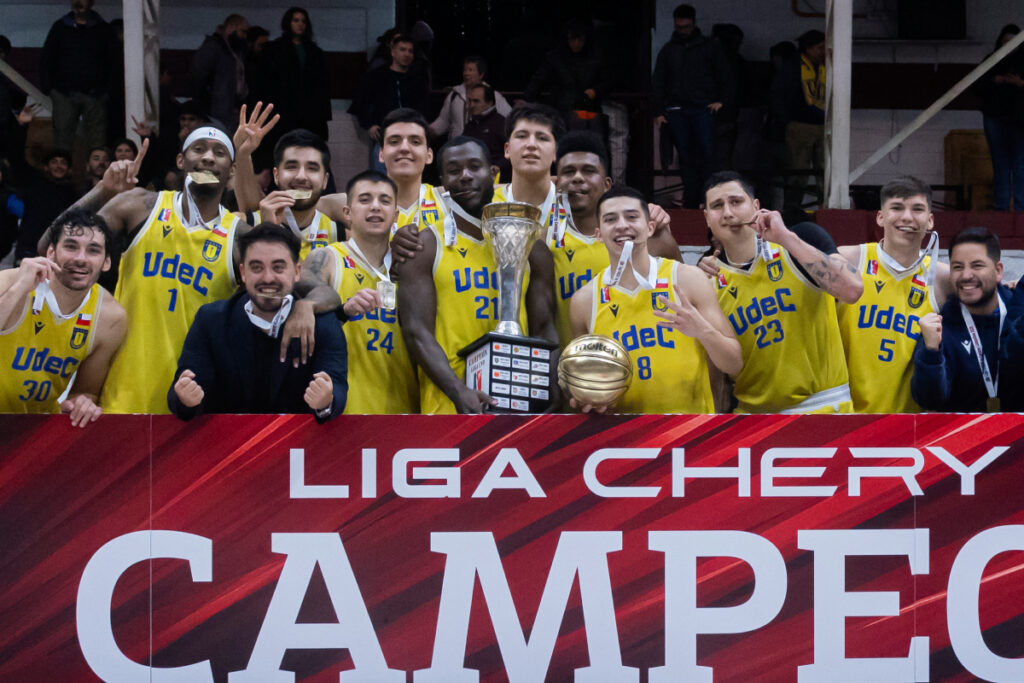 UdeC celebra tras ser campeón de la Liga Nacional de Básquetbol (LNB) 2025