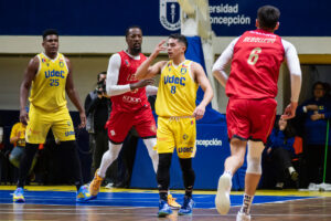 UdeC vs Los Leones en el Juego 1 de las Finales de la Liga UNO 2025.